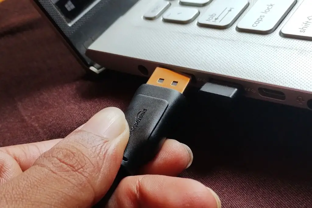 Can You Unplug DisplayPort Cable